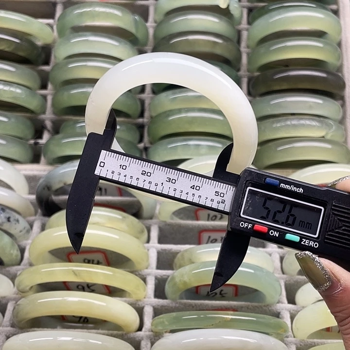 蛇纹石玉未镶嵌手镯103