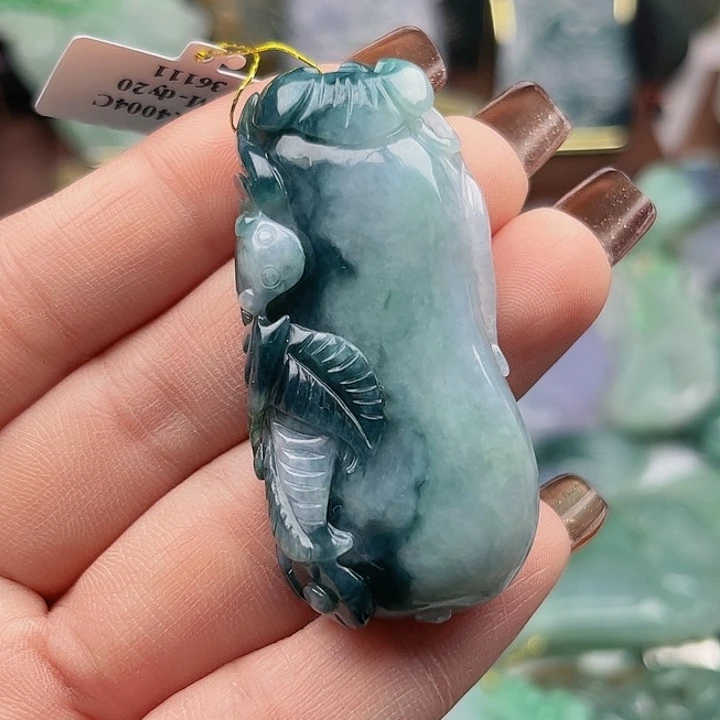 翡翠未镶嵌颈饰挂件