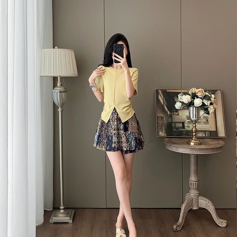 西域风碎花半身裙套装2025夏季新款不规则开叉T恤显高显白两件套