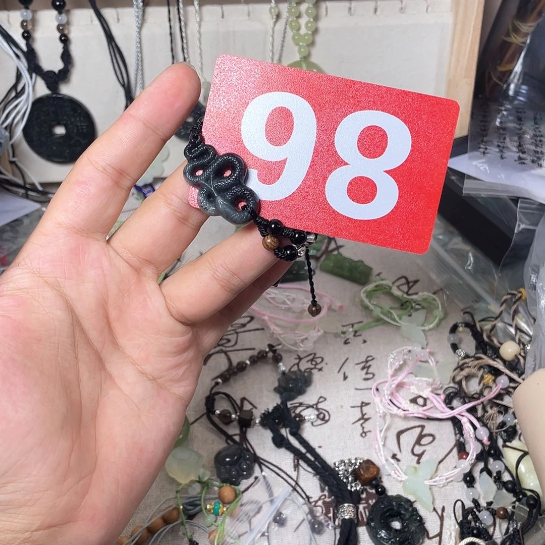 蛇纹石玉颈饰合金?****绵