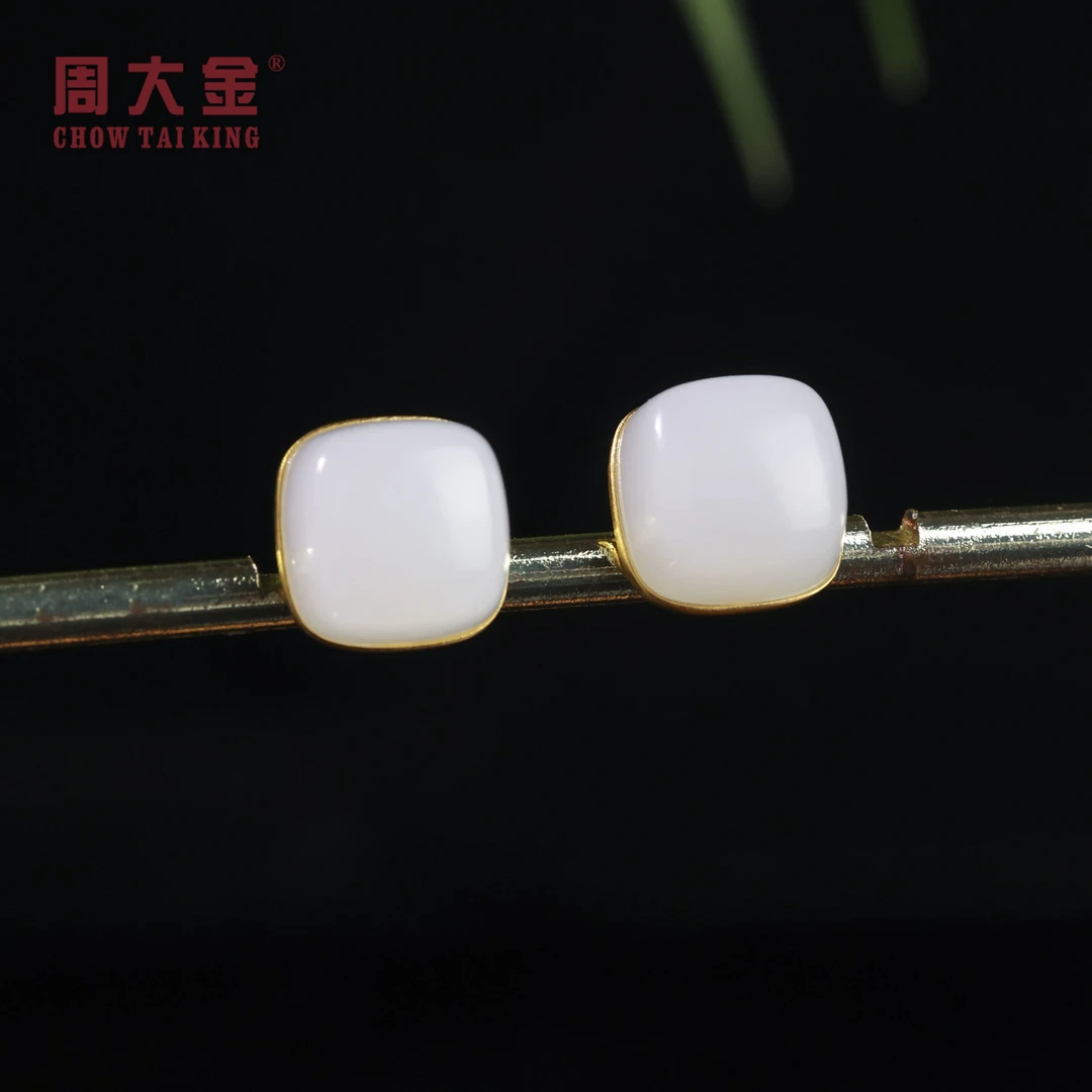 【周大金玉石】18K金和田玉白玉耳钉-R1890-臻