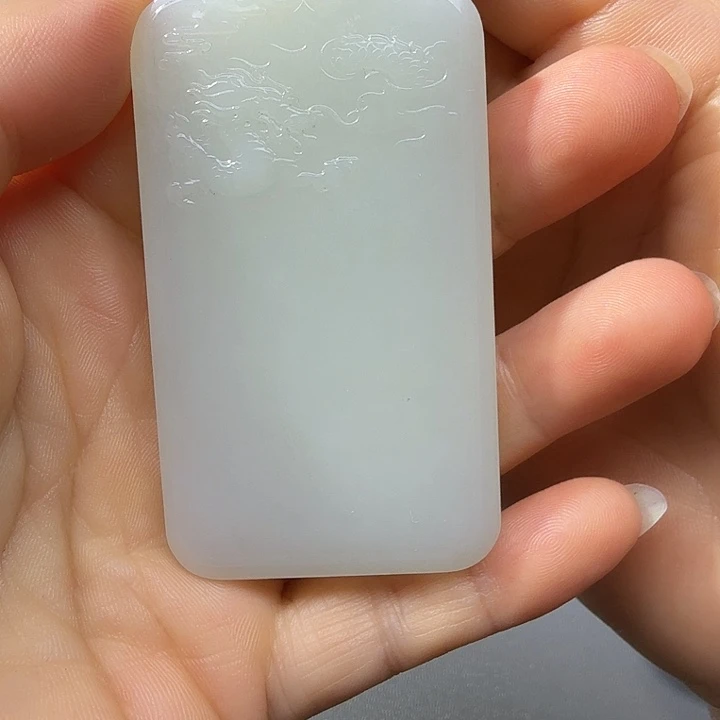 颈饰未镶嵌和田玉（白玉）