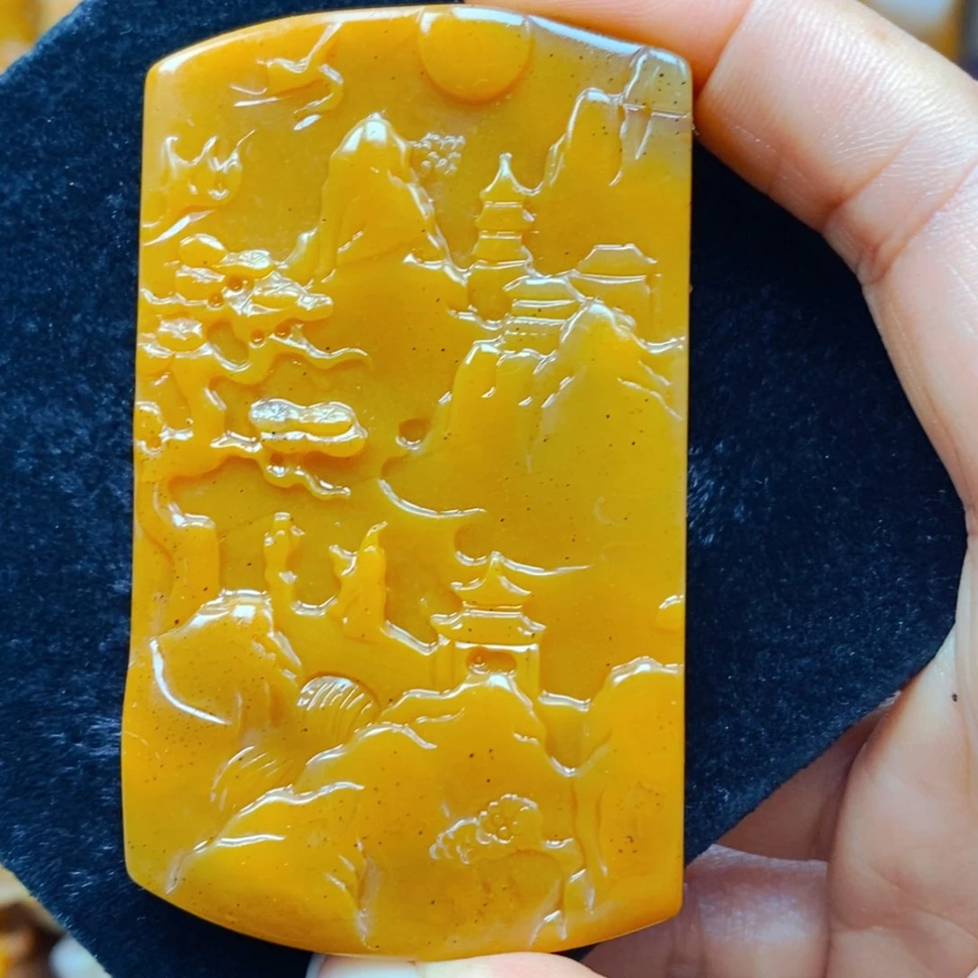 未镶嵌石英质玉（黄龙玉）颈饰