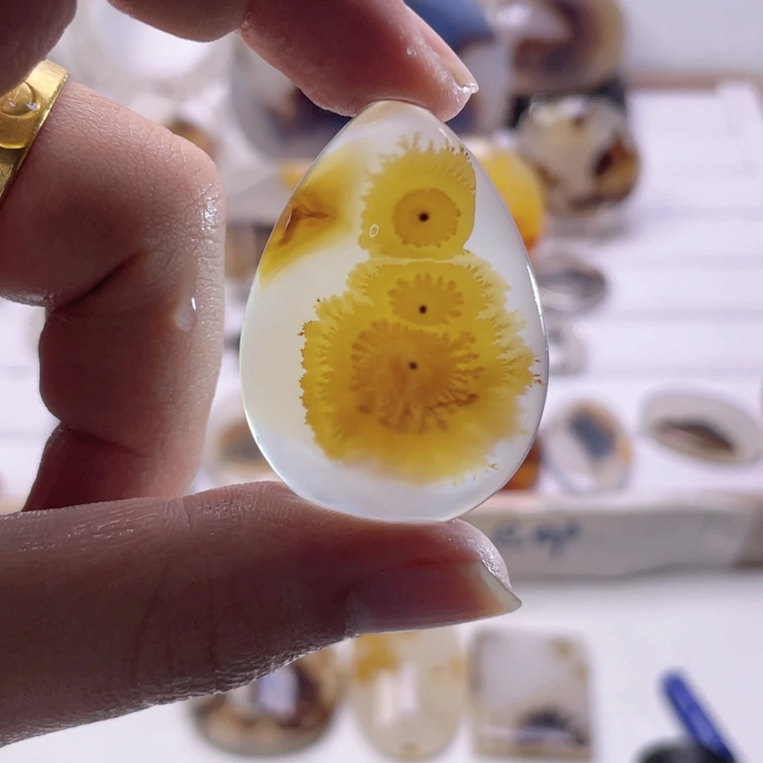 玛瑙/玉髓未镶嵌珠宝奇石