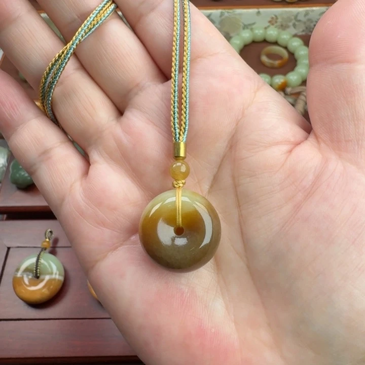 岫岩老玉（透闪石质玉）未镶嵌颈饰