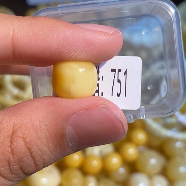 琥珀未镶嵌珠宝奇石751