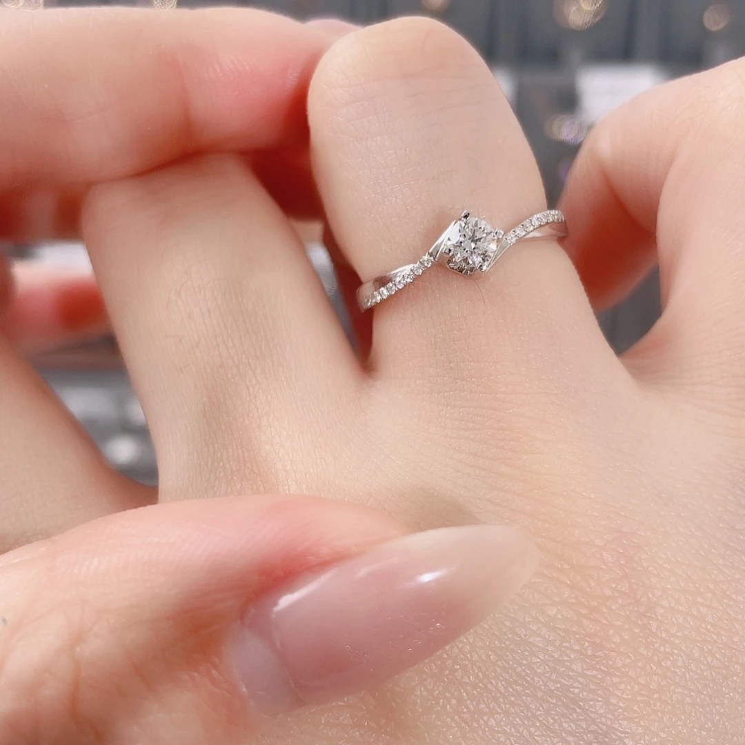 天然钻石戒指/指环18K金镶嵌A18090352