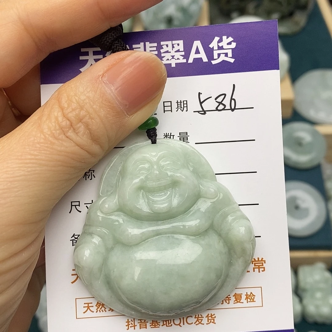 翡翠未镶嵌颈饰佛公