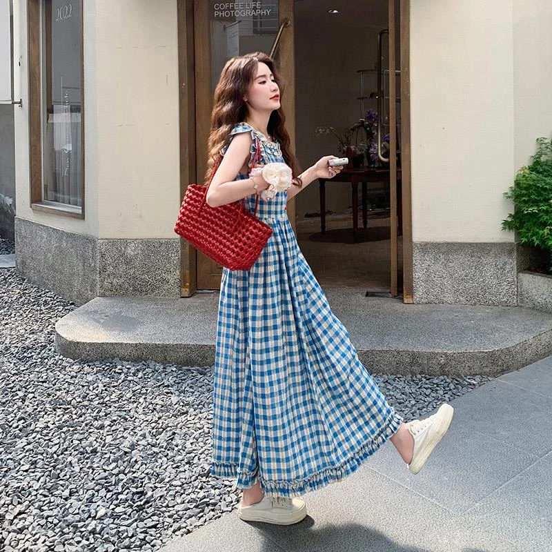 蓝色格纹夏日绝美连衣裙女2025新款木耳边减龄收腰无袖漂亮A字裙