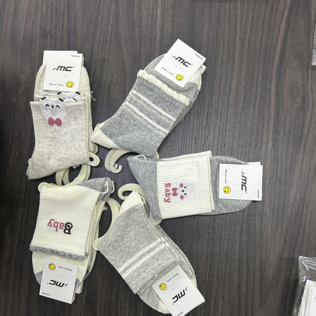 女款春秋可爱运动风纯棉透气中筒袜粉色卡通袜