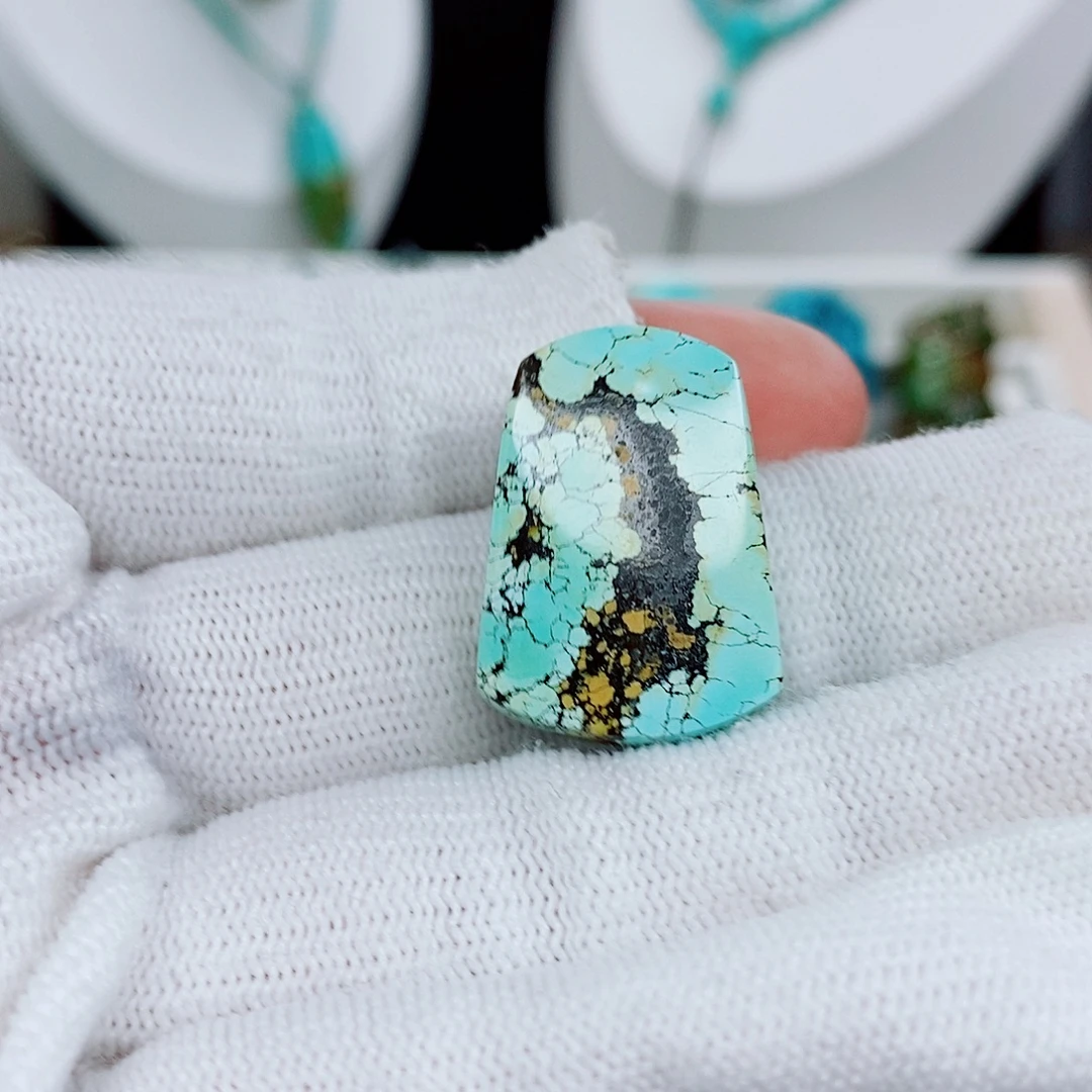 绿松石未镶嵌颈饰