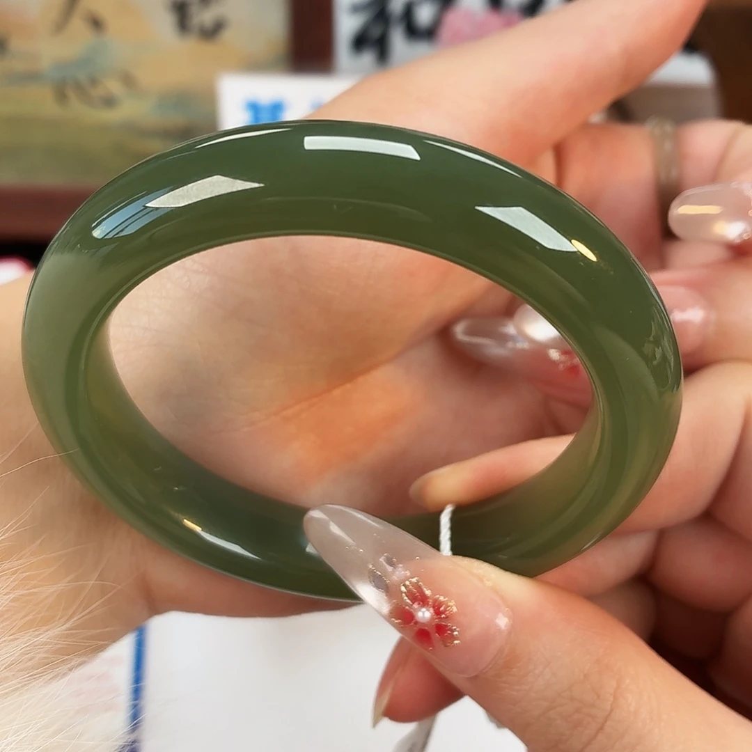 和田玉未镶嵌手镯