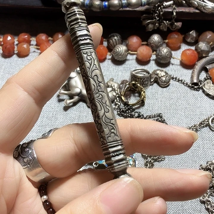 花***）玻璃足银针筒一个