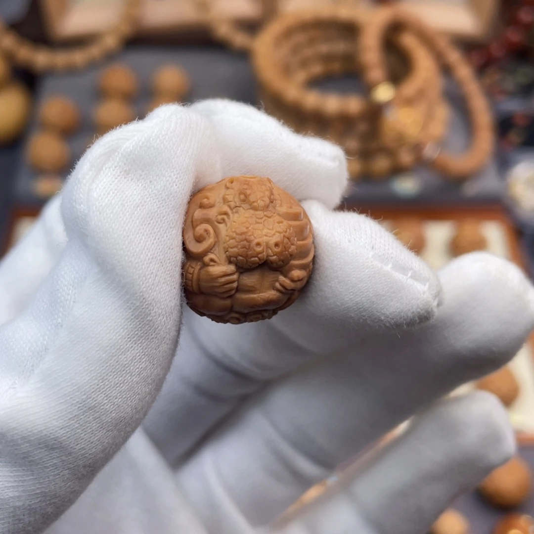 猴头核桃吊坠满工马上来财