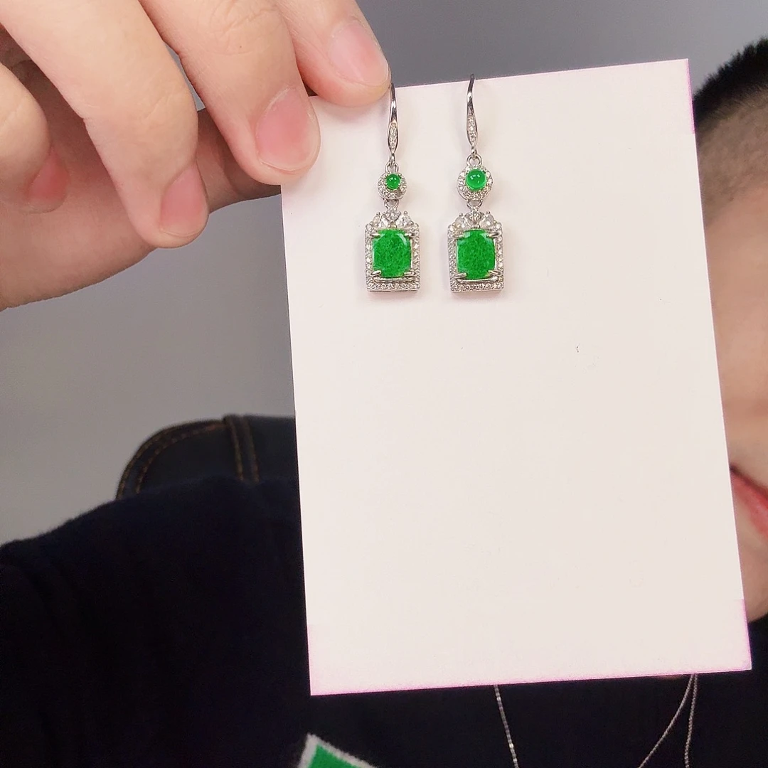 翡翠颈饰未镶嵌一对