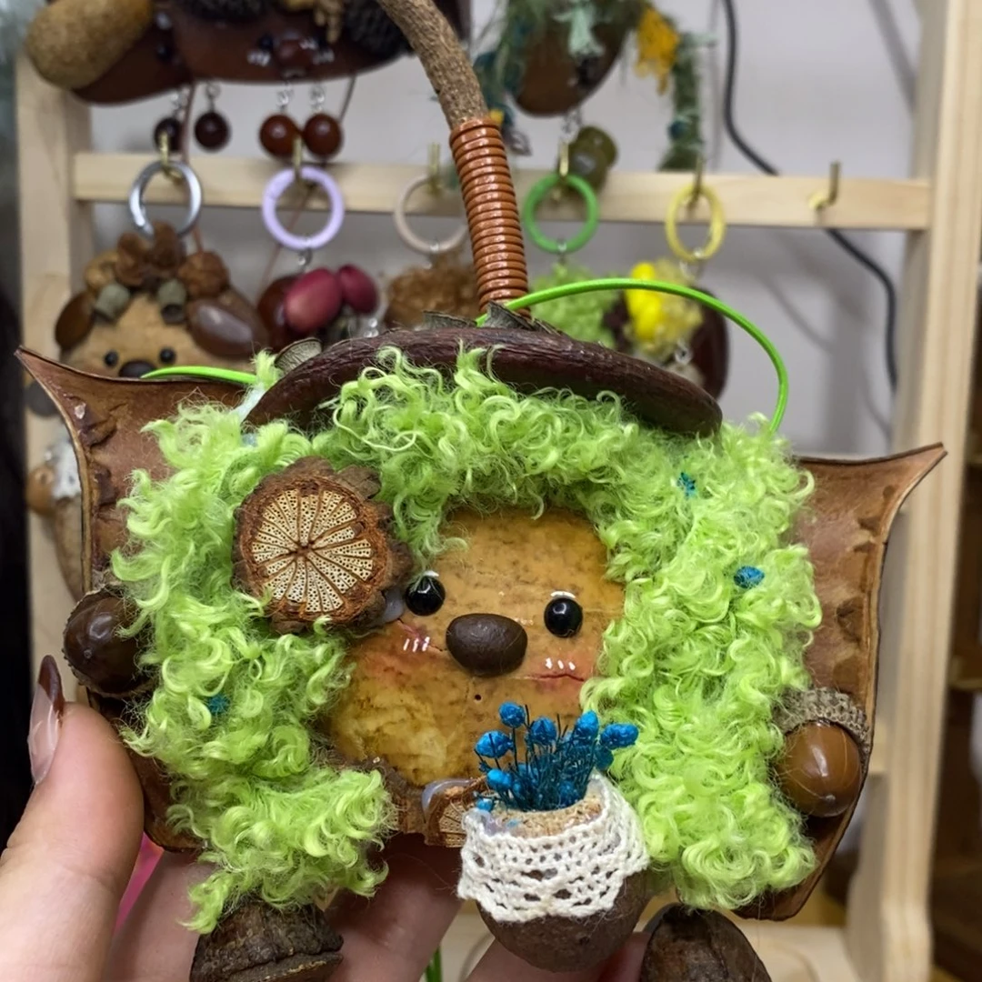 月****珐琅铁合金绿发魔女双面豆荚