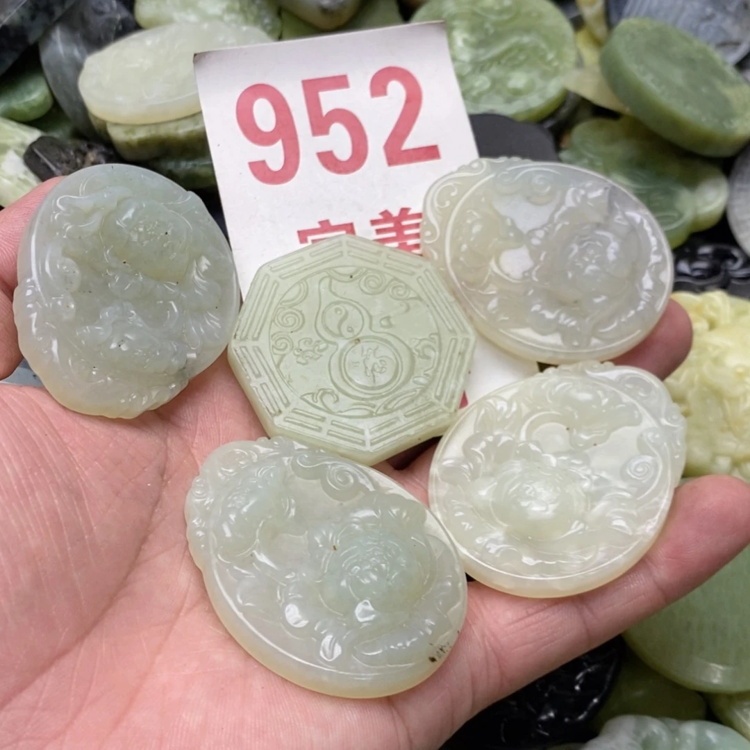 蛇纹石玉未镶嵌挂坠