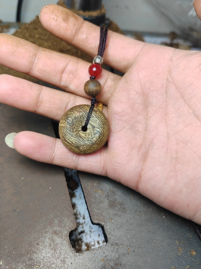 绿奇楠沉香平安扣吊坠