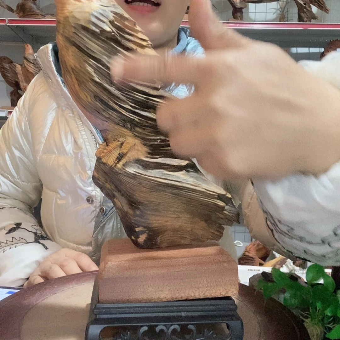 松木该****用琥珀木自然精美摆件