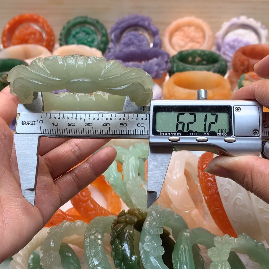 未镶嵌手镯石英质玉