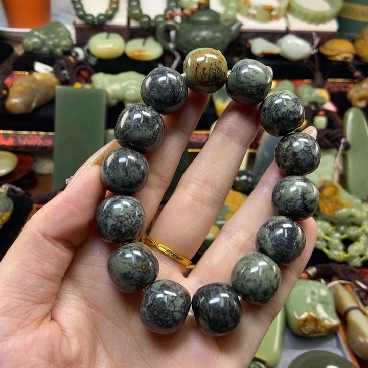 未镶嵌手串岫岩河磨玉（透闪石质玉）