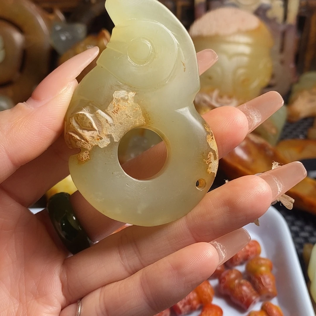 未镶嵌岫岩老玉（透闪石质玉）挂件