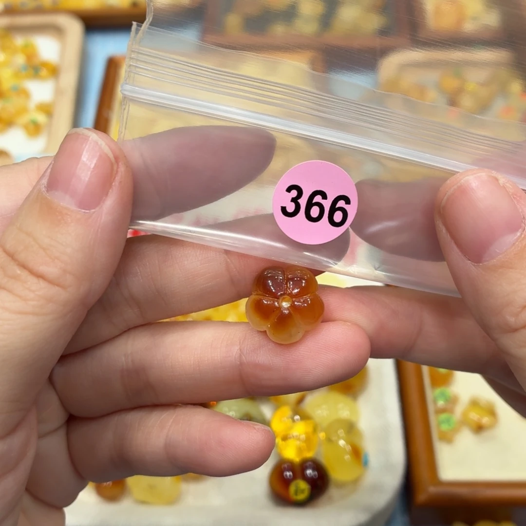 琥珀未镶嵌珠宝奇石