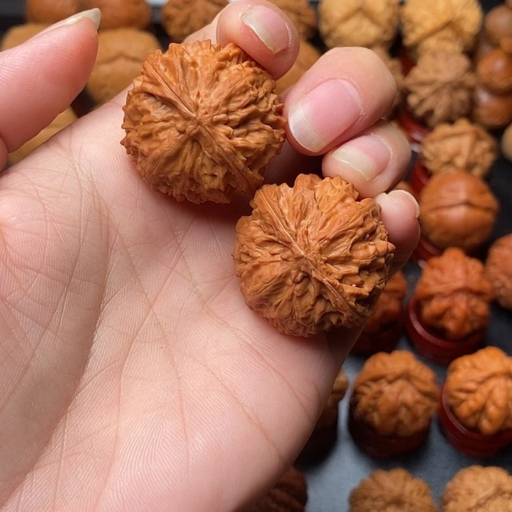 文玩核桃吊坠麒麟球