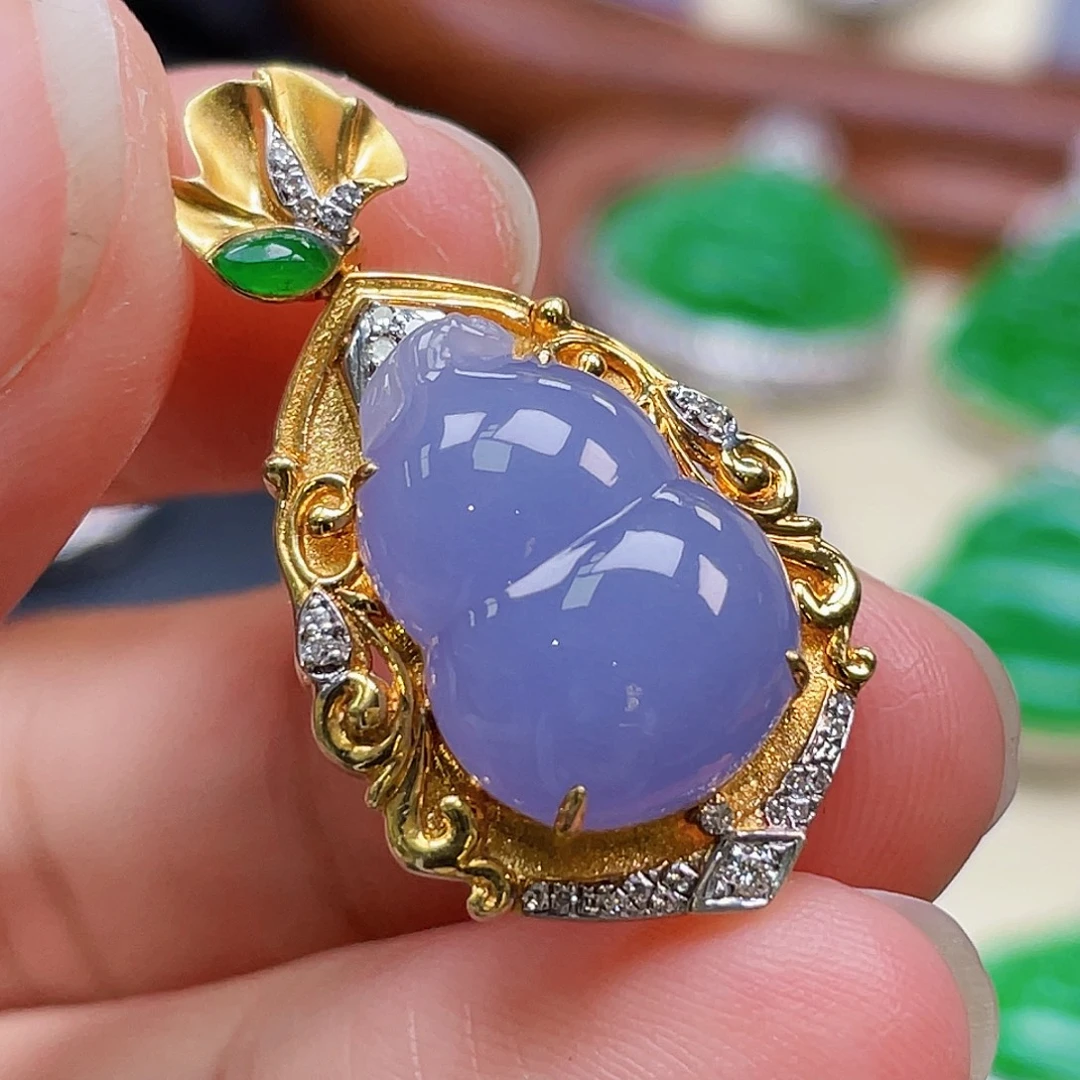 翡翠18K金镶嵌颈饰紫葫芦