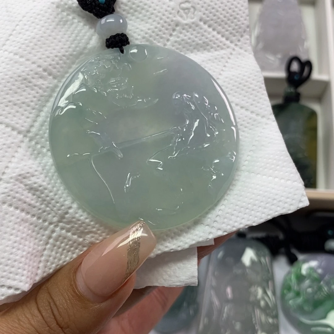 翡翠挂件未镶嵌翡翠