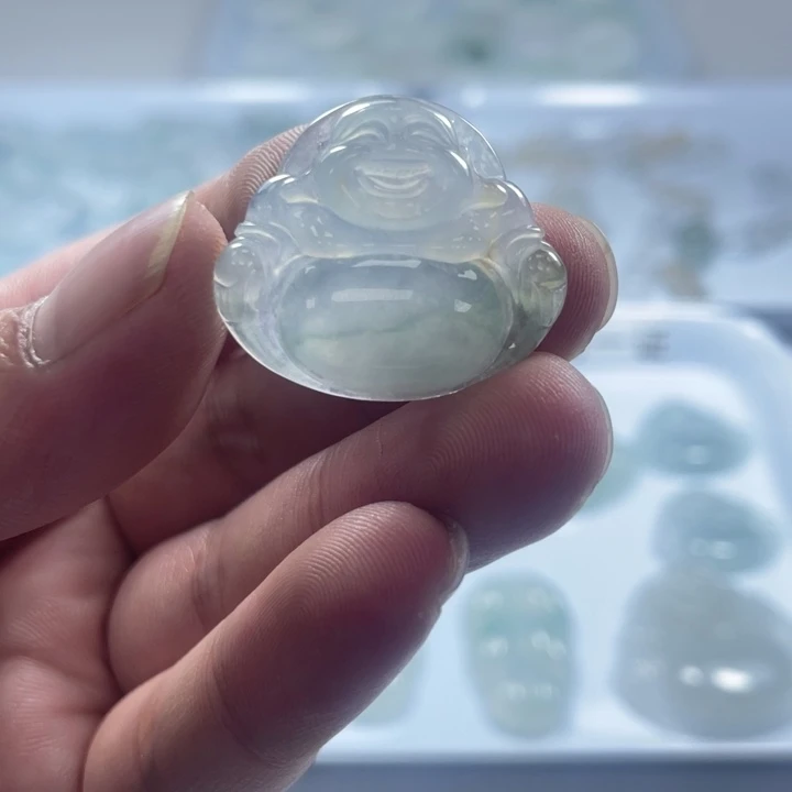 翡翠未镶嵌颈饰佛