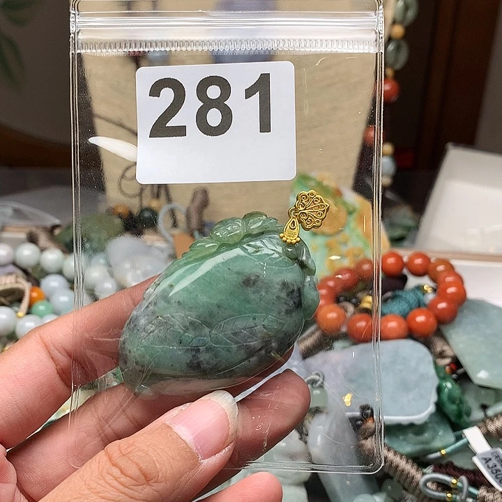 翡翠颈饰未镶嵌齐**圣翡翠