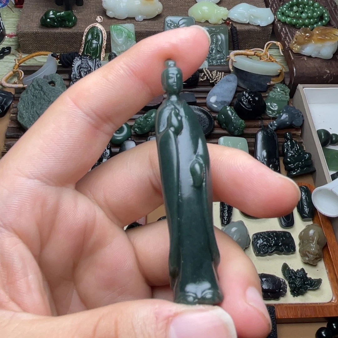 小***飞和田玉未镶嵌挂件