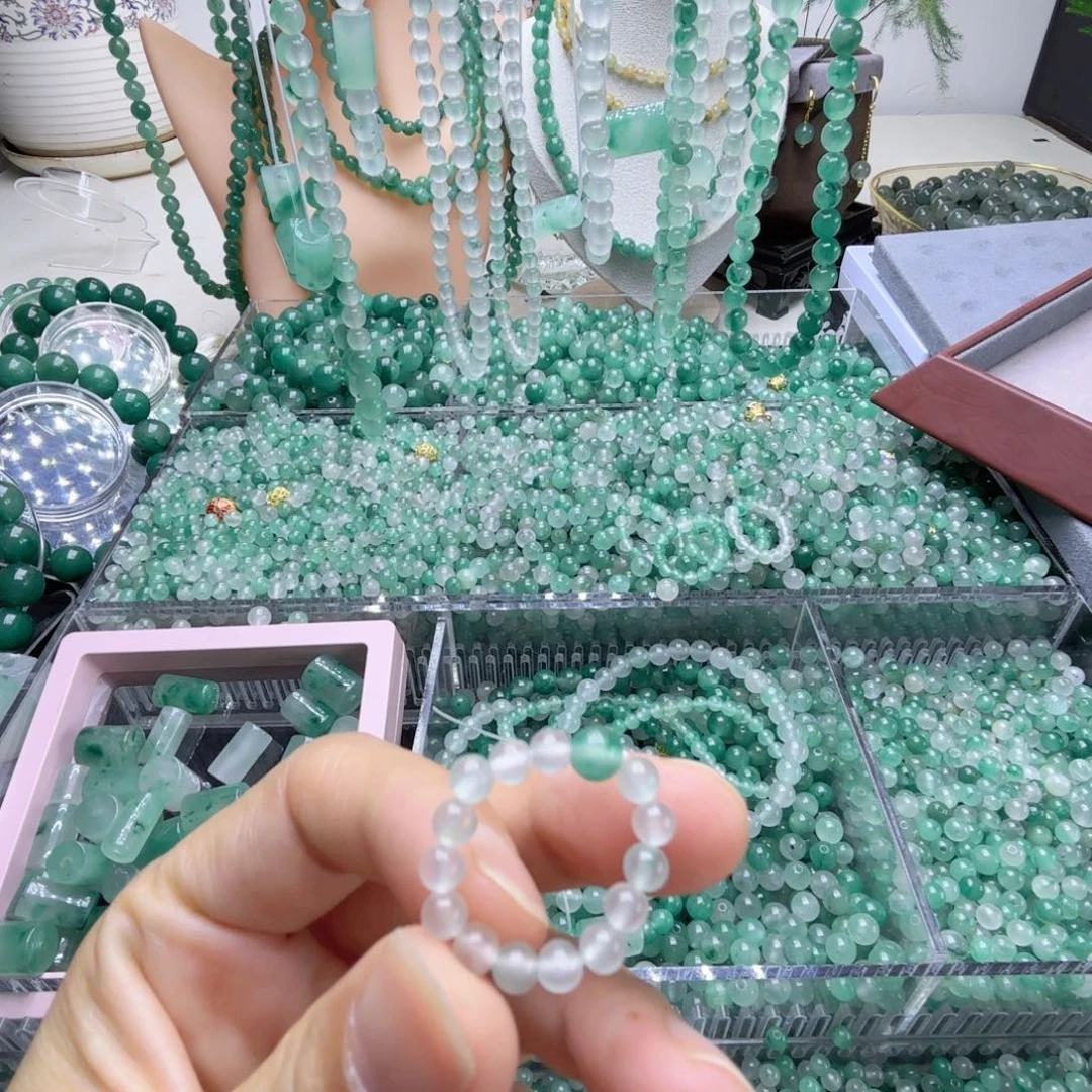 石英质玉（非洲翠）戒圈未镶嵌