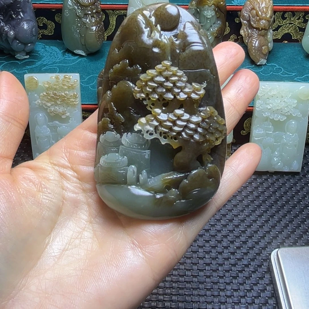 和田玉未镶嵌把件