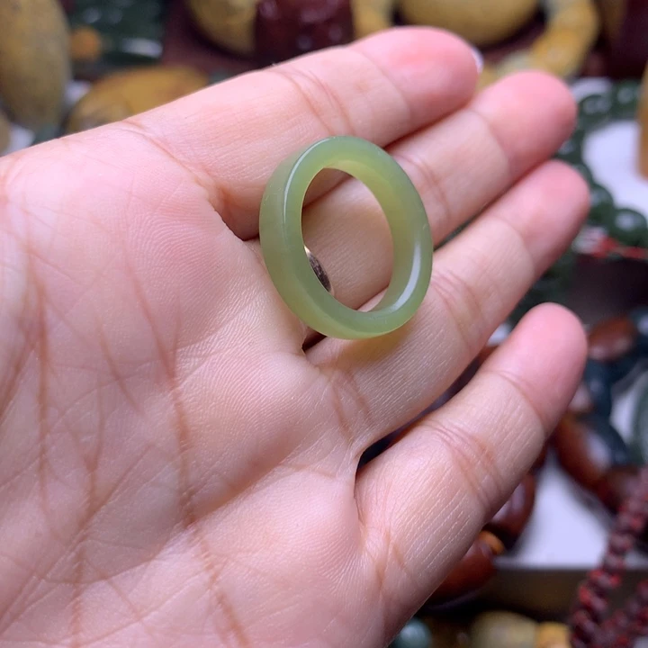 岫岩老玉（透闪石质玉）戒圈未镶嵌