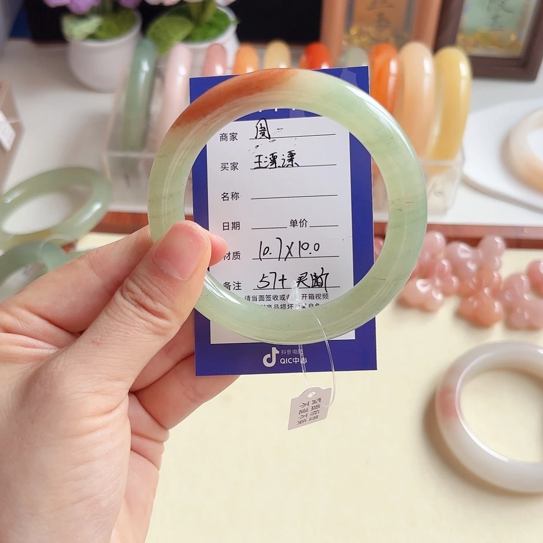 ****漂石英质玉未镶嵌手镯