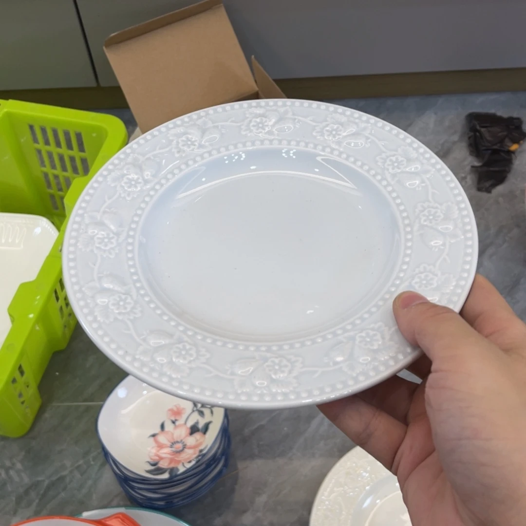 陶瓷微瑕餐具介意勿拍，满18飞！