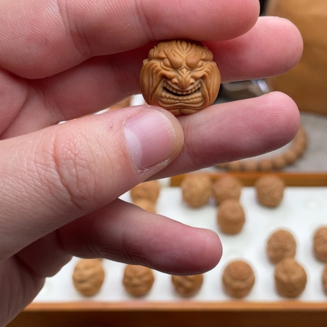 文玩核桃吊坠猴头核桃雕刻