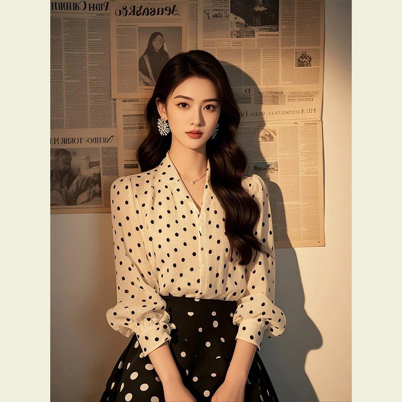 超好看独特漂亮法式上衣气质白色雪纺波点v领衬衫女春季2025新款