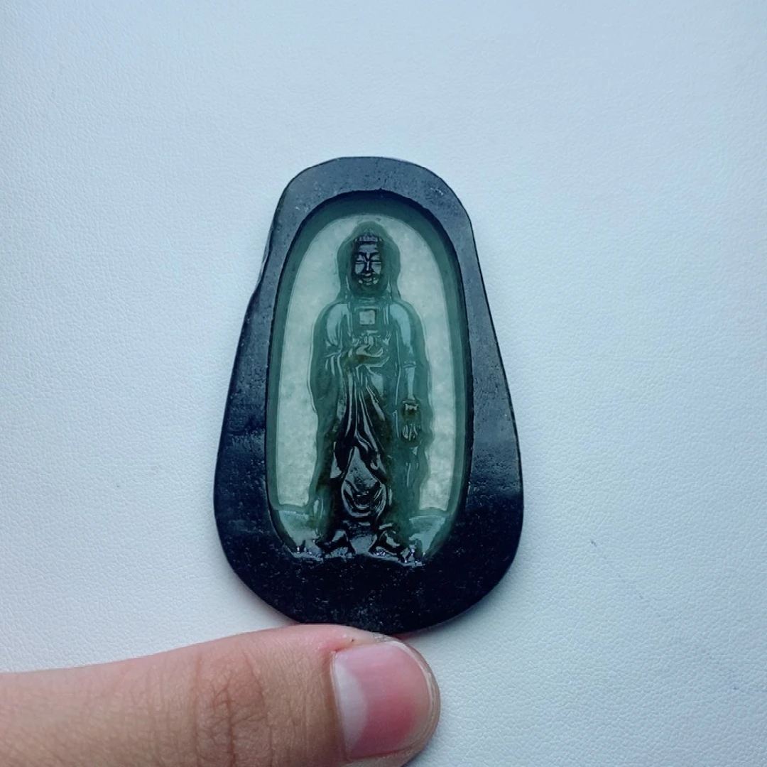 翡翠未镶嵌颈饰人物