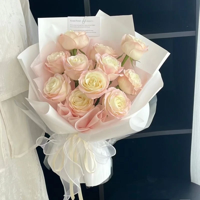 『温柔至极』11朵白玫瑰蔷薇粉喷色花束约会花束生日鲜花表白鲜花送女友送爱人送花上门