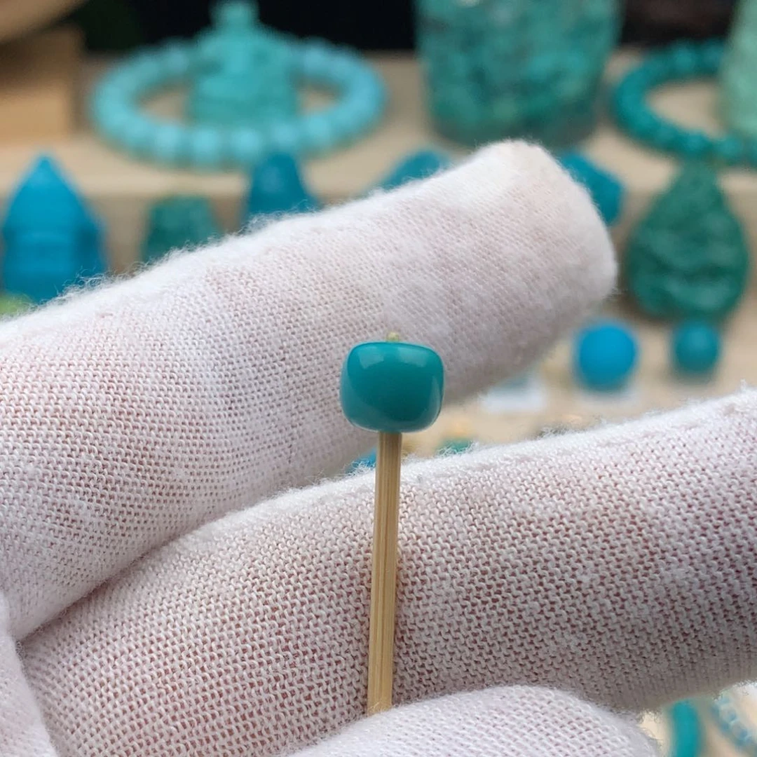 绿松石未镶嵌颈饰