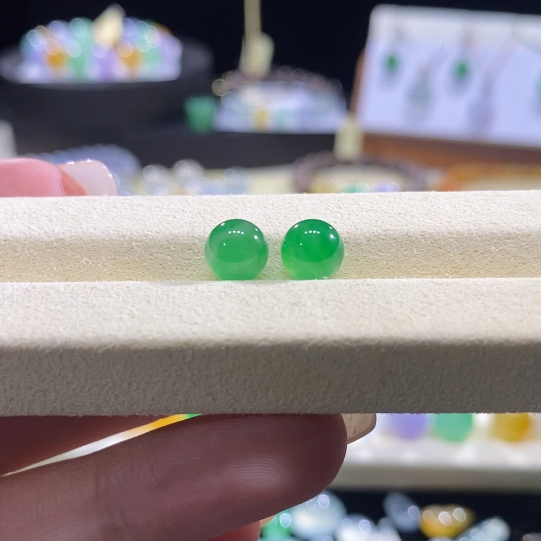 翡翠未镶嵌颈饰冰阳绿珠一对卡7