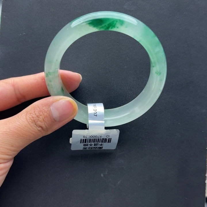 石英质玉（非洲翠）未镶嵌手镯+玲玲56