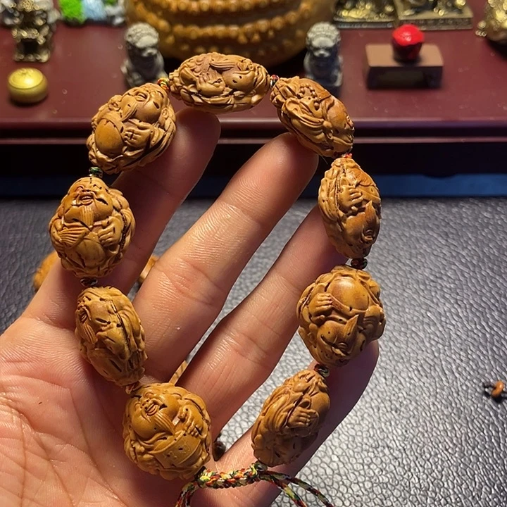 大桃核雕刻财神手串