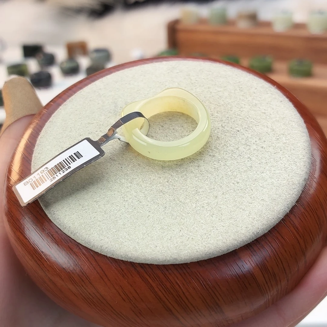 和田玉未镶嵌戒指黄色猫耳朵17.18mmj90