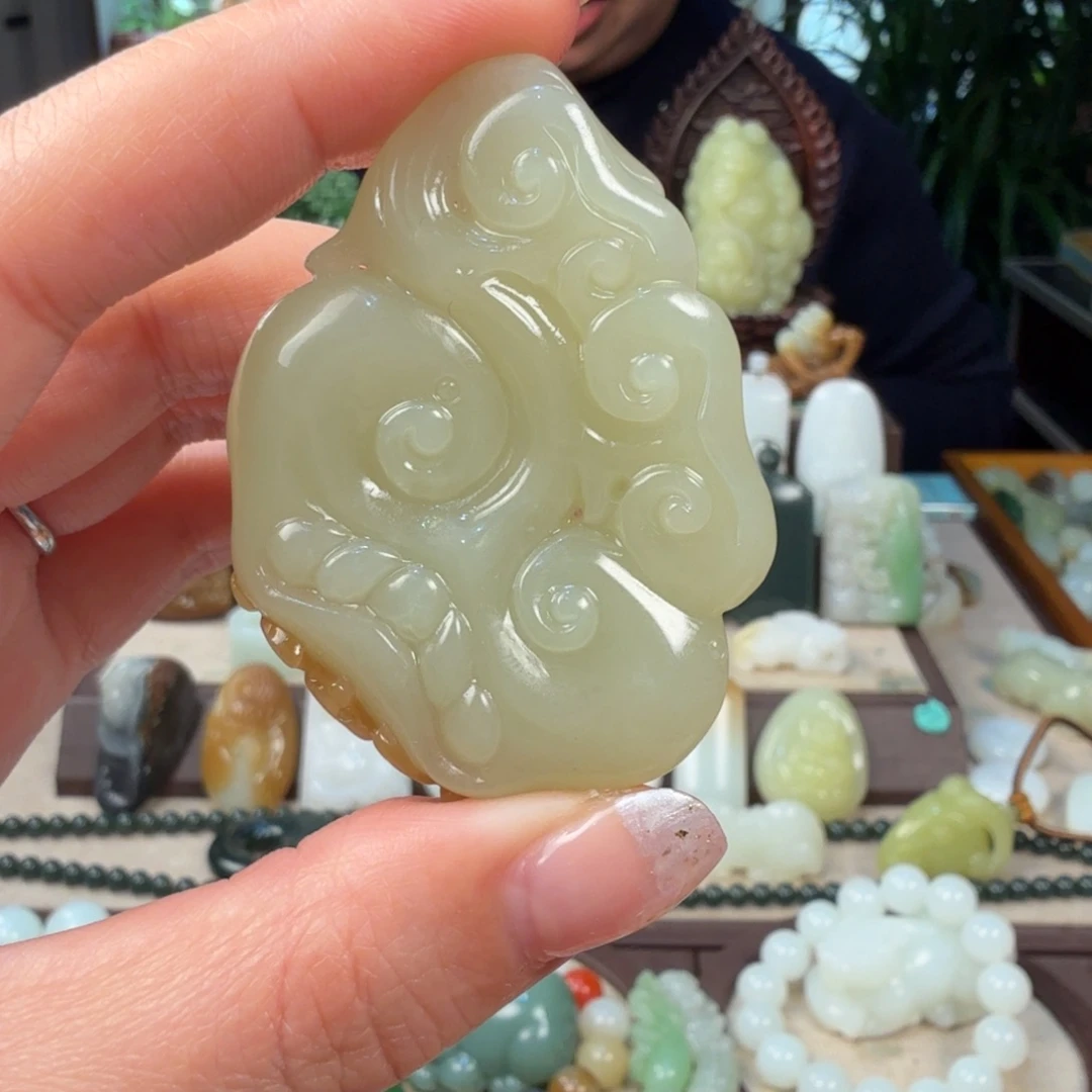 s***.和田玉未镶嵌颈饰