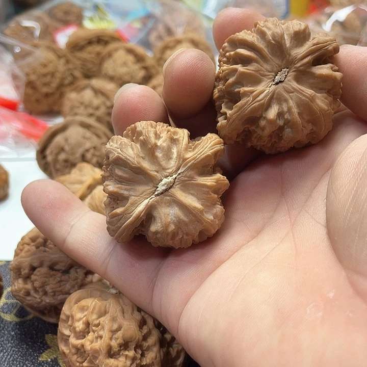 白***术吊坠文玩核桃狮子