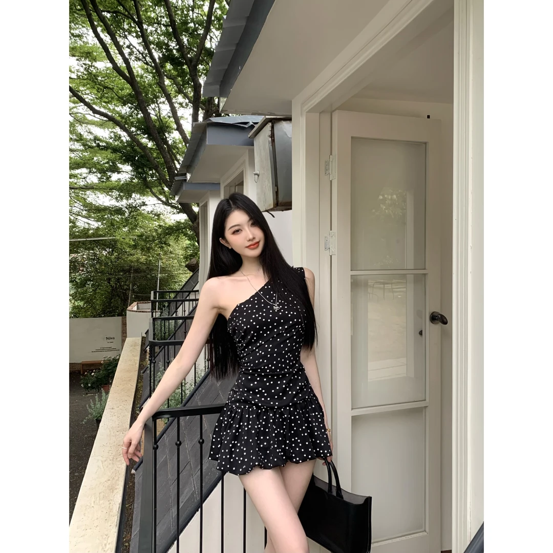 纯欲风波点斜肩领褶皱花苞连衣裙女时尚百搭气质收腰显瘦包臀裙子